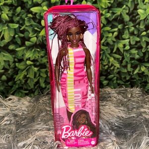 NIB BARBIE Fashionista #186